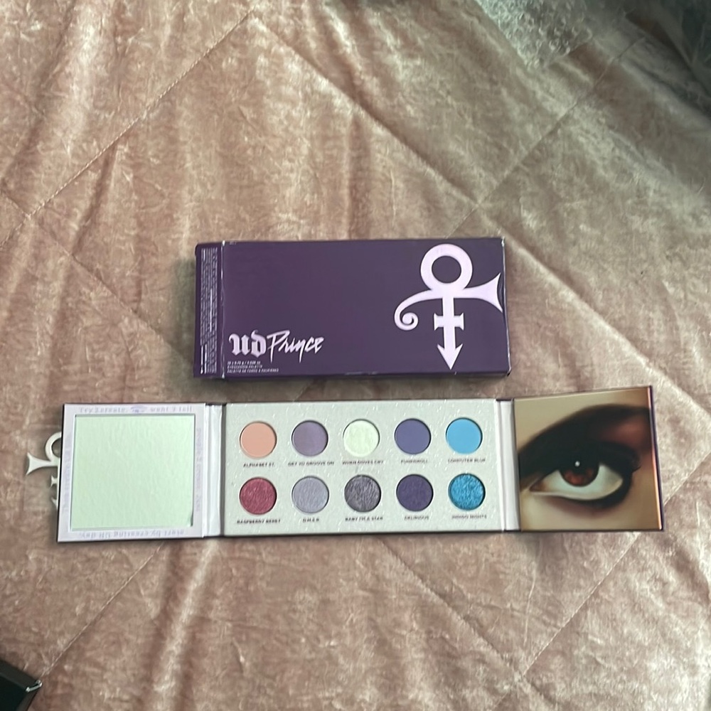 (BNWTIB 2 PALETTES!!)Urban Decay PRINCE eyeshadow THE BLK AND PRPL!! BOTH FOR 1 - Picture 2 of 6